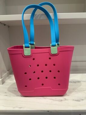 Tote bag perfect for beach.  Like new